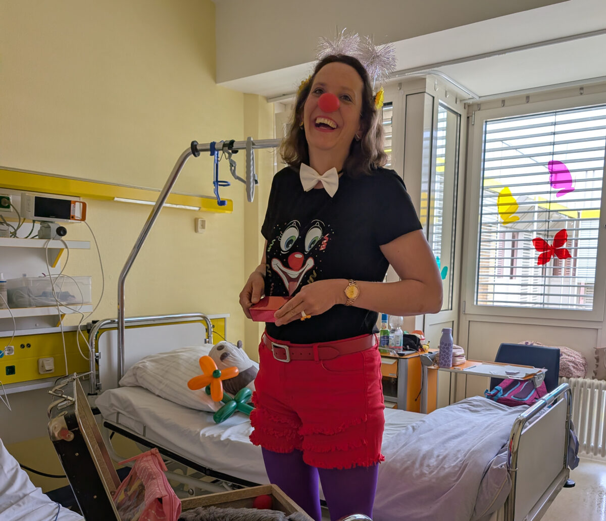 Clownin Biene bei einem Einsatz
